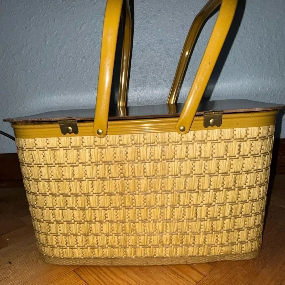 Vtg Redmon Woven Picnic Basket 🧺 Mid-century modern Hard shell lid Dual handles